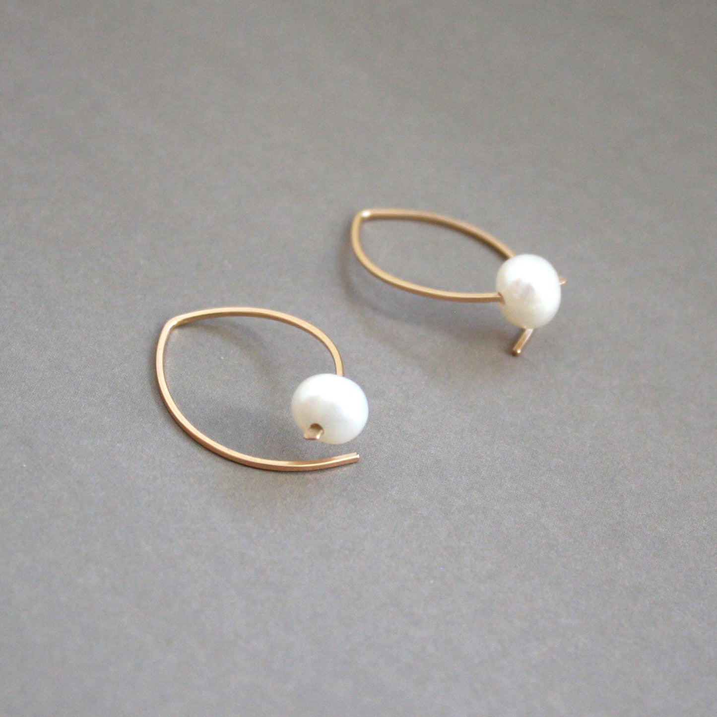 Pearl Arc Threader Earrings - Small