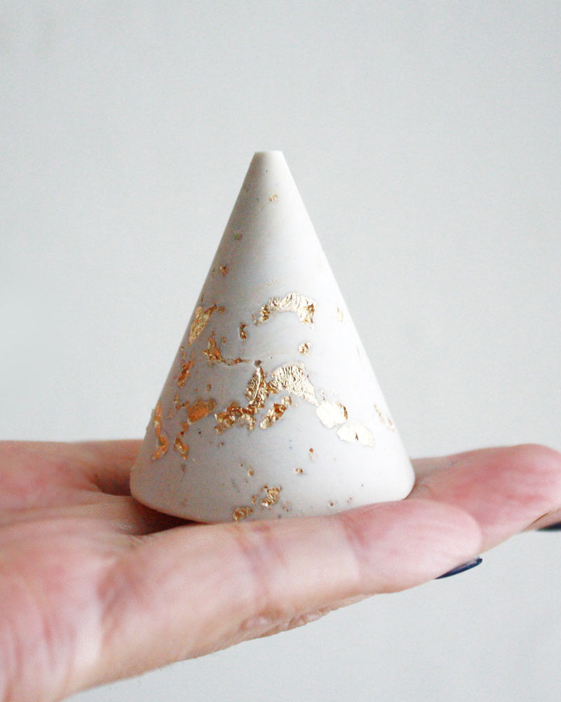 Hand-cast mineral composite ring holder