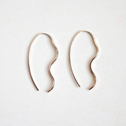 gold wavy threader earrings