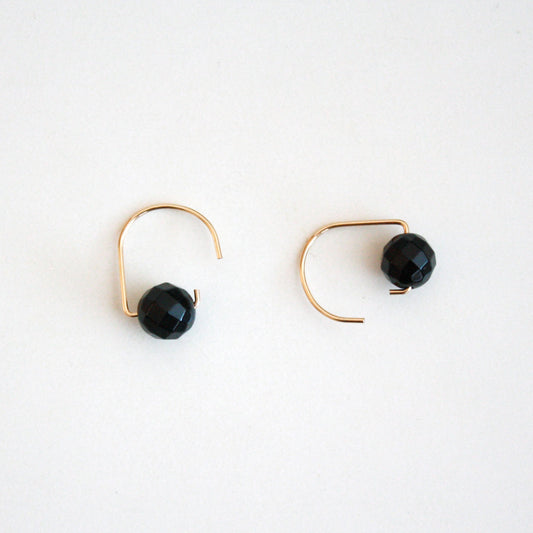 [Wholesale] Short Hook Stud Earrings - Black Onyx (EVI07-S-O)