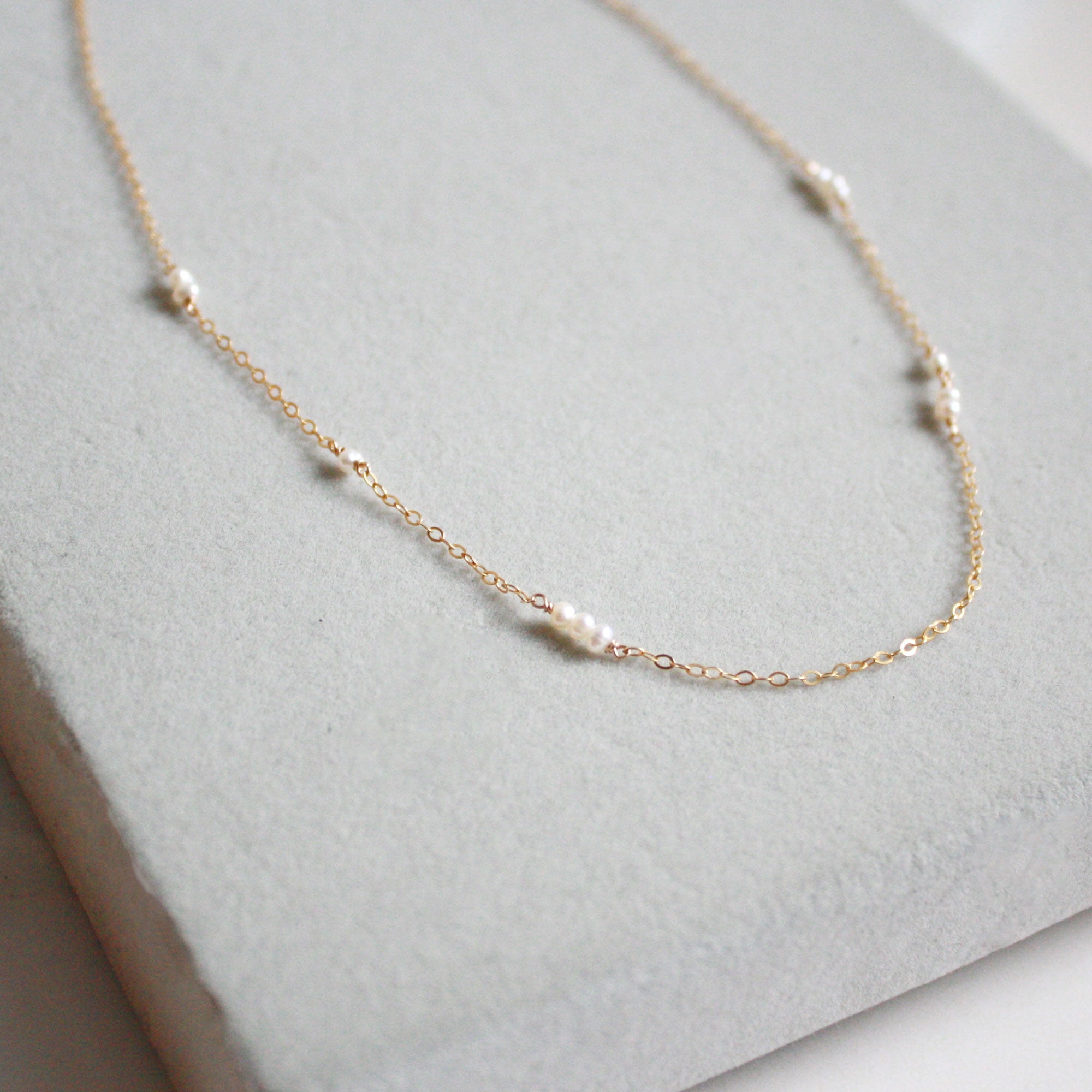 Hypnotize Thin Pearl Necklace in White | Lyst